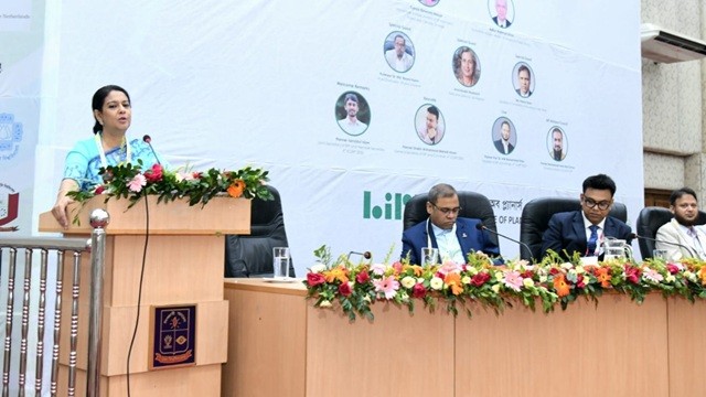প্রকল্প বাস্তবায়নে পরিবেশ রক্ষাকে সর্বোচ্চ গুরুত্ব দিতে হবে