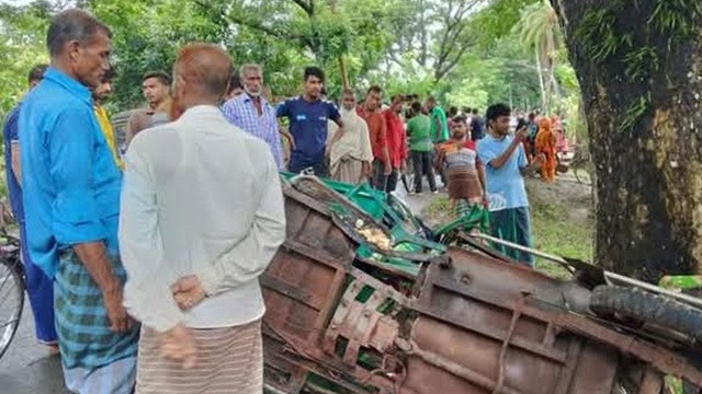 চিকিৎসক দেখাতে যাওয়ার পথে প্রাণ গেল শিশুর, আহত ৫