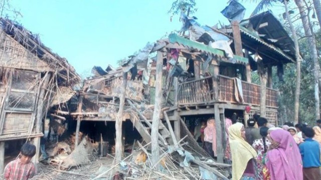 রাখাইনে মিয়ানমার জান্তার বোমা হামলায় ২৩ রোহিঙ্গা নিহত