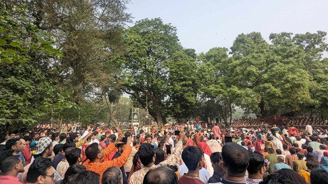 ধর্ম-বর্ণের গণ্ডি পেরিয়ে বৈশাখী উন্মাদনায় মেতেছে মানুষ