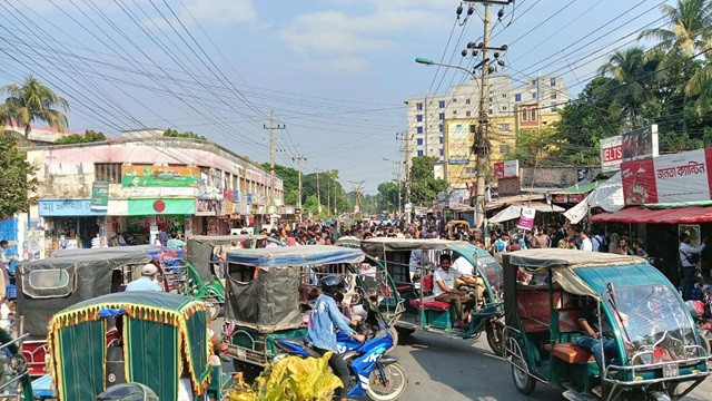 মহাসড়ক অবরোধ করে রাবি শিক্ষার্থীদের বিক্ষোভ, যান চলাচল বন্ধ