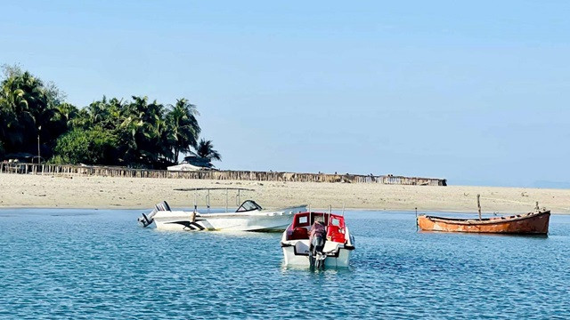 সেন্ট মার্টিন থেকে আসার পথে স্পিডবোট ডুবে মা-মেয়ের মৃত্যু