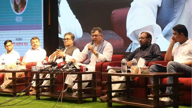 মেধাহীন করে জাতিকে শাসন করতেই মেধাপাচার: সালাহউদ্দিন আহমেদ