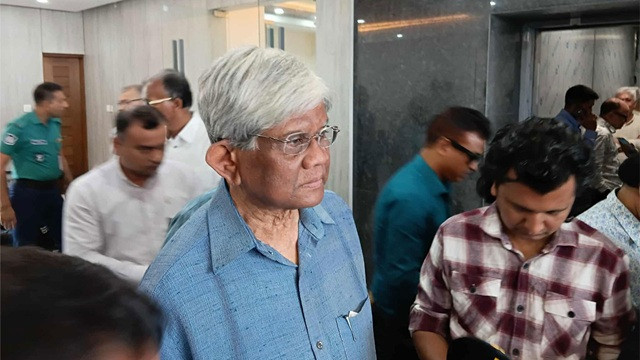 বিরাট একটা গ্যাপ নিয়ে বাজেট করব না : অর্থ উপদেষ্টা