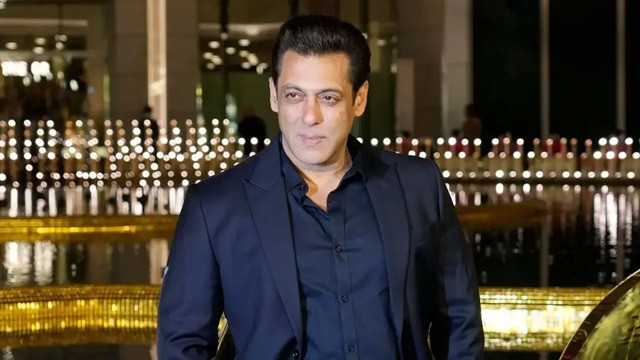 বিতর্ক ছাপিয়ে আলোচনায় সালমানের নতুন লুক