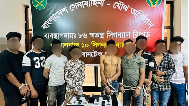 রাজধানীর মাটিকাটা এলাকায় সেনাবাহিনীর অভিযানে অস্ত্র-গুলিসহ গ্রেপ্তার ১০
