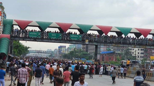 শনির আখড়ায় আন্দোলনকারী শিক্ষার্থীরা, বন্ধ ঢাকা-চট্টগ্রাম মহাসড়ক