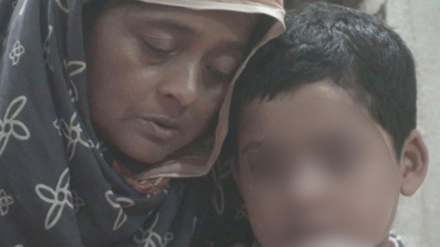 স্ট্রোক করে বিছানায় বাবা, দুর্ঘটনায় অবশ ছেলের শরীর, বাঁচার লড়াইয়ে একা মা