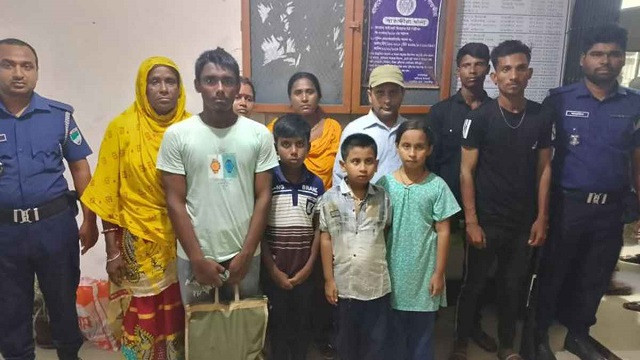 সাতক্ষীরা সীমান্তে ১০ জনকে হস্তান্তর করল বিএসএফ