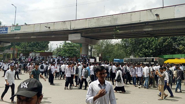 সাতরাস্তা মোড়ে কারিগরি শিক্ষার্থীদের অবরোধ