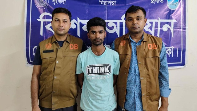 সাভারে একাধিক ছিনতাই মামলার আসামি রাব্বি গ্রেপ্তার