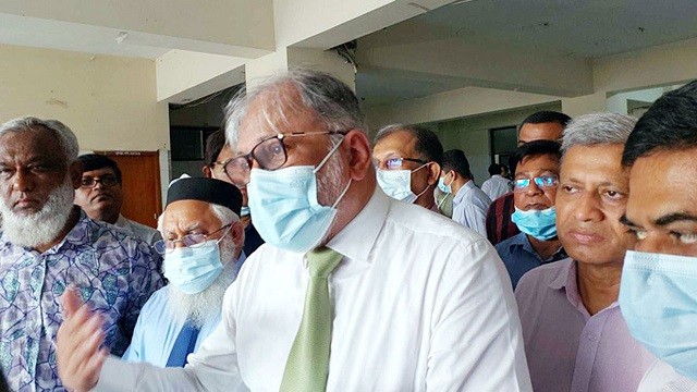 ‘রোগীর চাপ ও বিশ্ব পরিস্থিতি মিলিয়ে করোনা নিয়ে আতঙ্কের কিছু দেখছি না’