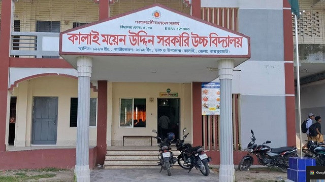 শ্রেণিকক্ষে ঢুকে ৩৩ শিক্ষার্থীকে বেত্রাঘাত, শিক্ষককে শোকজ