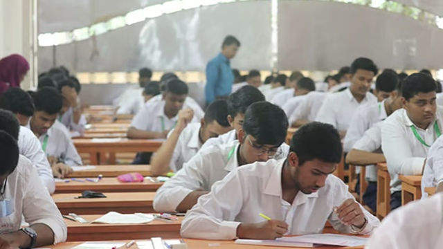 পরীক্ষার হলে মোবাইল পাওয়ায় ৯ শিক্ষককে অব্যাহতি, ৩ শিক্ষার্থী বহিষ্কার