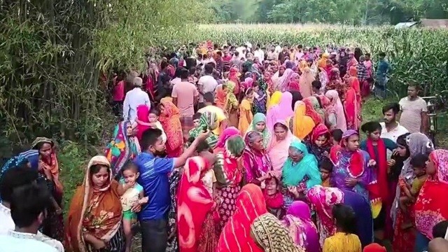 কবরের ওপর থেকে হাত-পা বাঁধা নারীর মরদেহ উদ্ধার