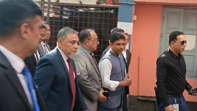 ভোট দিতে এলেন প্রধান নির্বাচন কমিশনার