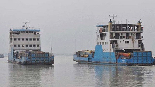 ৫ ঘণ্টা পর দৌলতদিয়া-পাটুরিয়া নৌরুটে ফেরি চলাচল শুরু