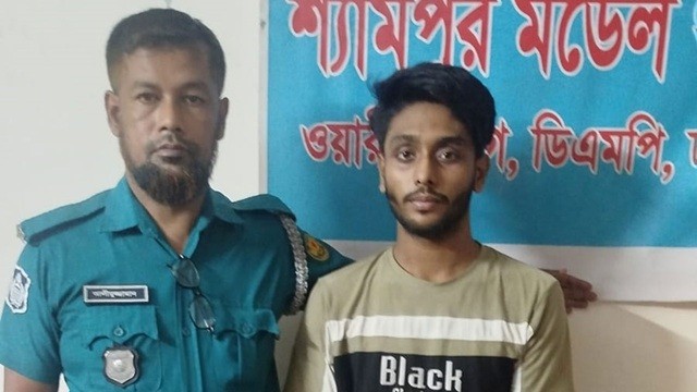 শ্যামপুরে বাসে অগ্নিসংযোগের চেষ্টাকালে নিষিদ্ধ ছাত্রলীগ কর্মী গ্রেফতার