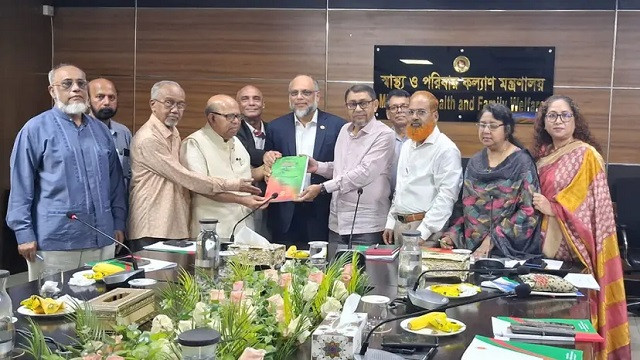 স্বাস্থ্য খাত সংস্কার কমিশনের সুপারিশ পর্যায়ক্রমে বাস্তবায়ন করা হবে