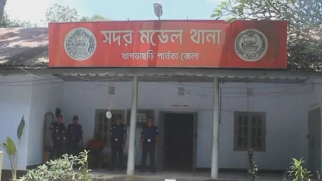 বালিশ চাপায় ২ বছরের শিশুকে হত্যার অভিযোগে মা আটক