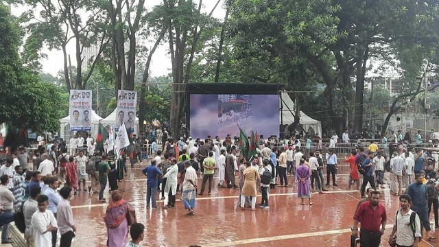 এনসিপির সমাবেশ : শহীদ মিনারে দেখানো হচ্ছে জুলাই আন্দোলনের ভিডিও