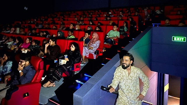 পরিবার নিয়ে ‘জংলি’ দেখছে দর্শক, ৯ম দিনে শো বাড়লো দ্বিগুণ