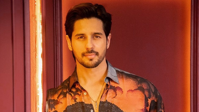 বাবা হওয়ার পর বদলেছে জীবন, মেয়েকে নিয়ে আবেগপ্রবণ সিদ্ধার্থ