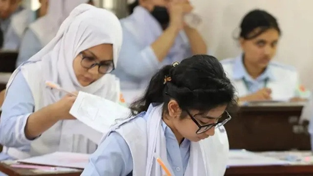 আজ এইচএসসি পরীক্ষায় অনুপস্থিত সাড়ে ২২ হাজার পরীক্ষার্থী, বহিষ্কার ১৩