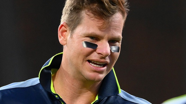 স্মিথের চোখের নিচে বিশেষ টেপ কেন!