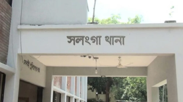 স্ত্রীকে গলা কেটে হত্যা, পাশেই কাঁদছিল ৮ মাসের শিশুটি