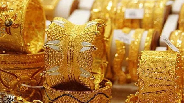 সোনার দামে রেকর্ড, ভরি ছাড়াল ২ লাখ
