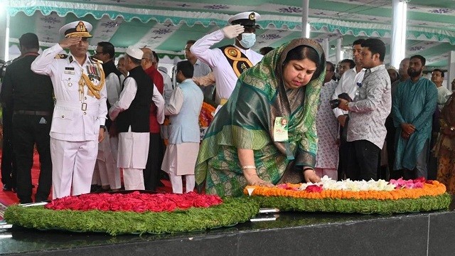 বঙ্গবন্ধুর প্রতিকৃতিতে স্পিকারের শ্রদ্ধা