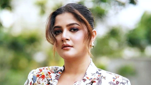 বিজেপির হয়ে হেরে এবার মমতার দল থেকে ভোটে দাঁড়াবেন শ্রাবন্তী!