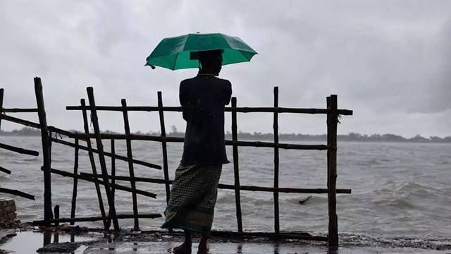 চার অঞ্চলে ঝড়ের আভাস, নদীবন্দরে সতর্ক সংকেত