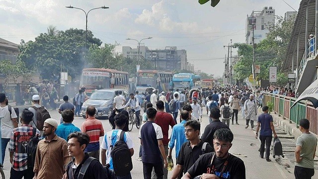 নতুনবাজার ছেড়েছে শিক্ষার্থীরা, যানচলাচল শুরু