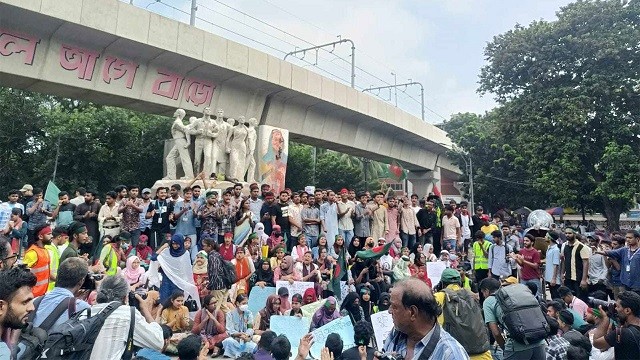 বৈষম্যবিরোধী ছাত্র আন্দোলনের বিকেলে শাহবাগ থেকে ধানমন্ডি পদযাত্রা