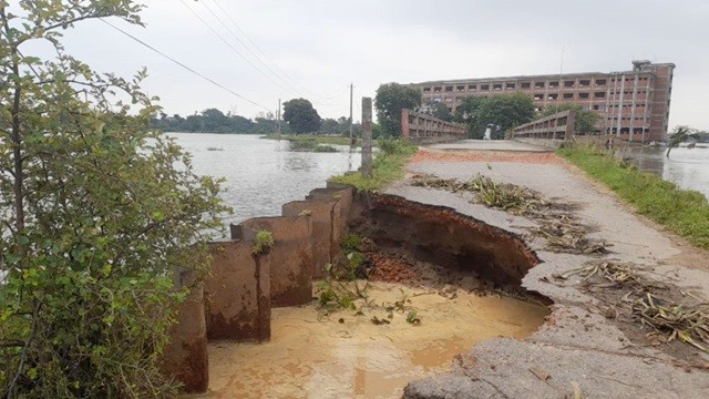 সুনামগঞ্জে পাহাড়ি ঢলে ভেঙে গেছে রাস্তা, যোগাযোগ বিচ্ছিন্ন