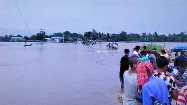 বৃষ্টির পানিতে তলিয়ে গেছে বিশ্বম্ভরপুরের ১০০ মিটার সড়ক