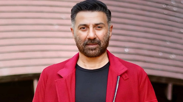 সিনেমার বাজেটের অর্ধেকই নিয়ে নিলেন সানি দেওল