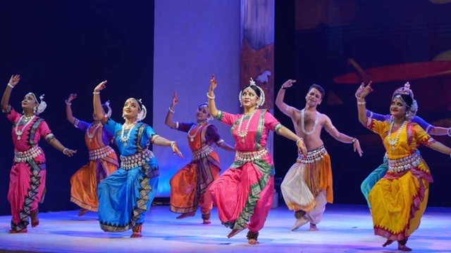 এমডব্লিউ বাংলাদেশের উদ্যোগে মায়া বেঙ্গল ইন মোশন : টাইমলেস টেগোর