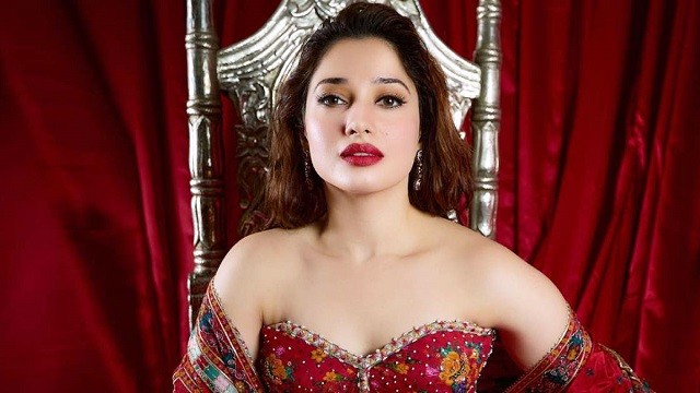 কসমেটিক সার্জারি করিয়েও কেন স্বীকার করে না, তামান্নার কড়া জবাব