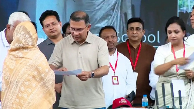 মৌলভীবাজারে ফ্যামিলি কার্ড বিতরণ কার্যক্রমের উদ্বোধন করলেন প্রধানমন্ত্রী