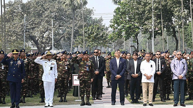 বিডিআর শহীদদের প্রতি প্রধানমন্ত্রীর শ্রদ্ধা নিবেদন