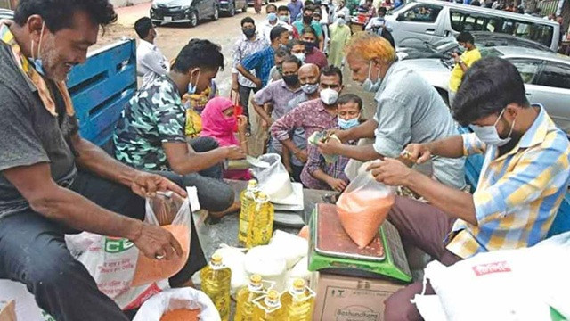 ভ্রাম্যমাণ ট্রাকে টিসিবির পণ্য বিক্রয় কার্যক্রম শুরু রোববার