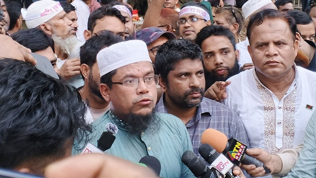 রাতে মাজারগেটেই অবস্থান করবেন আন্দোলনরত শিক্ষকরা