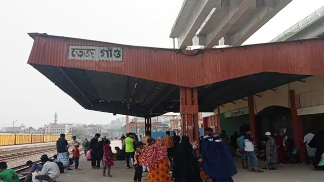 তেজগাঁও রেললাইনে আগুন, আটক ২