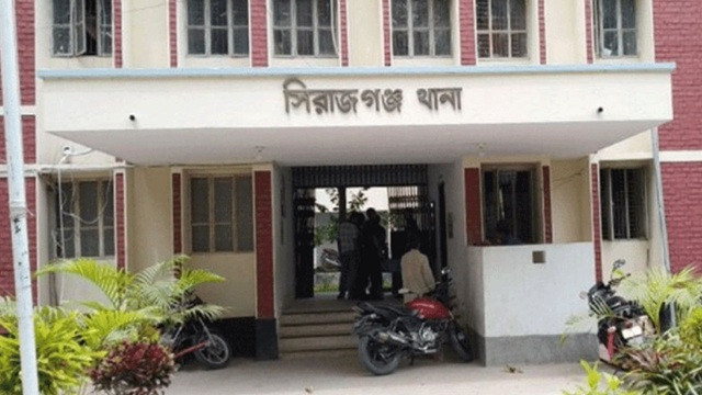 সিরাজগঞ্জে স্ত্রীকে কুপিয়ে হত্যা, স্বামীকে পুলিশে সোপর্দ
