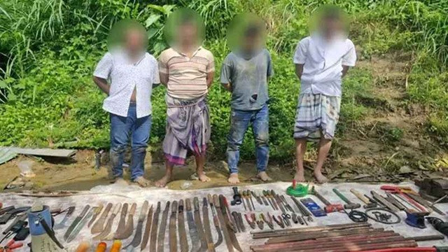 সীতাকুণ্ডে অস্ত্র তৈরির কারখানায় অভিযান, আটক ৪