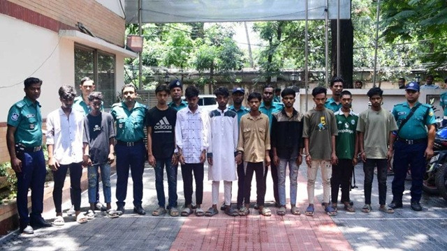 টিকটক করার জন্য ফটোগ্রাফারকে খুন করে ক্যামেরা ছিনতাই, গ্রেফতার ১০