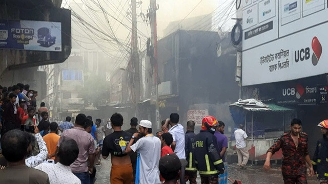 টঙ্গীতে কেমিক্যাল গুদামে বিস্ফোরণ, ফায়ার সার্ভিসের সদস্যসহ দগ্ধ ৫
